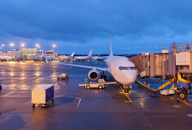 plane-in-tarmac